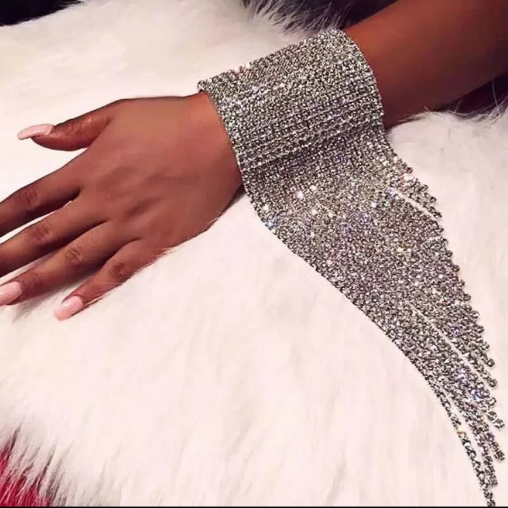 🎀 Sparkling Tassel Rhinestone Bracelet